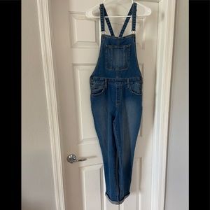 NWOT Universal Threads denim overalls. Size 10/30R